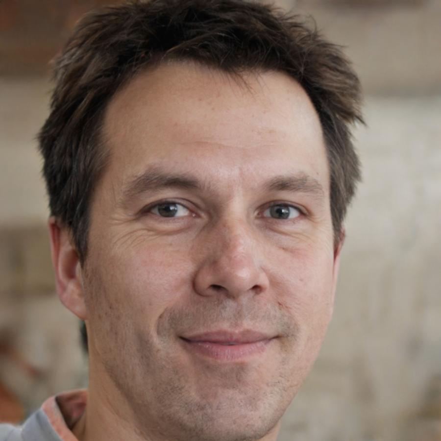 Adrian Munteanu - Specialist Analiză Riscuri